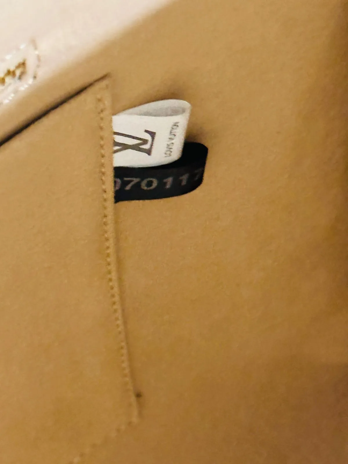 Louis Vuitton On the Go Tote: Timeless Elegance (Light Purple)